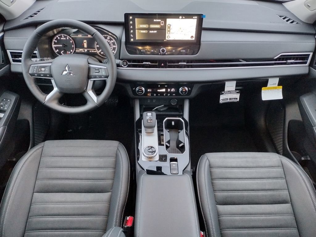 New 2026 Mitsubishi Outlander SE image 2