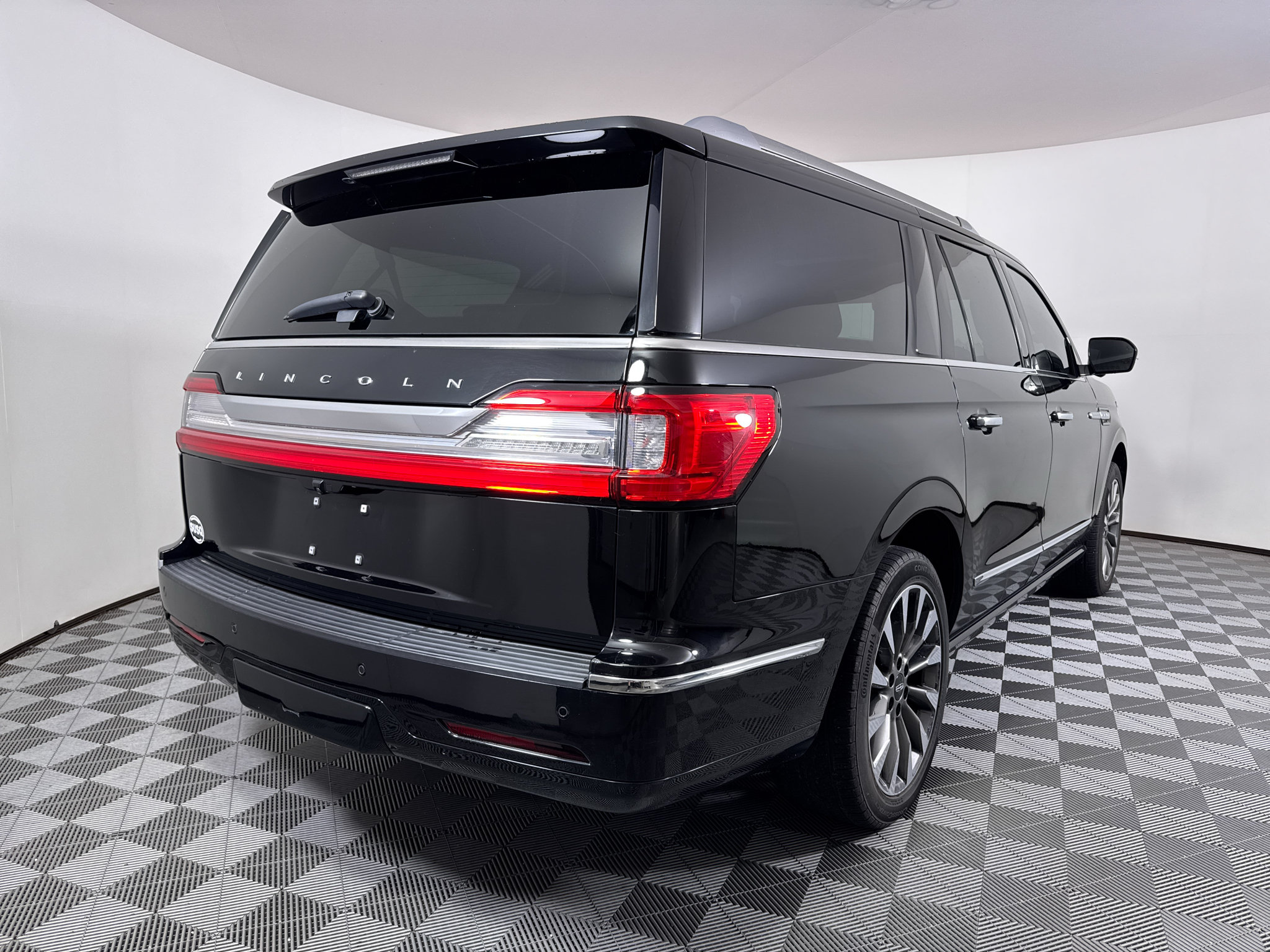 Used 2018 Lincoln Navigator L Select AWD/4WD image 19
