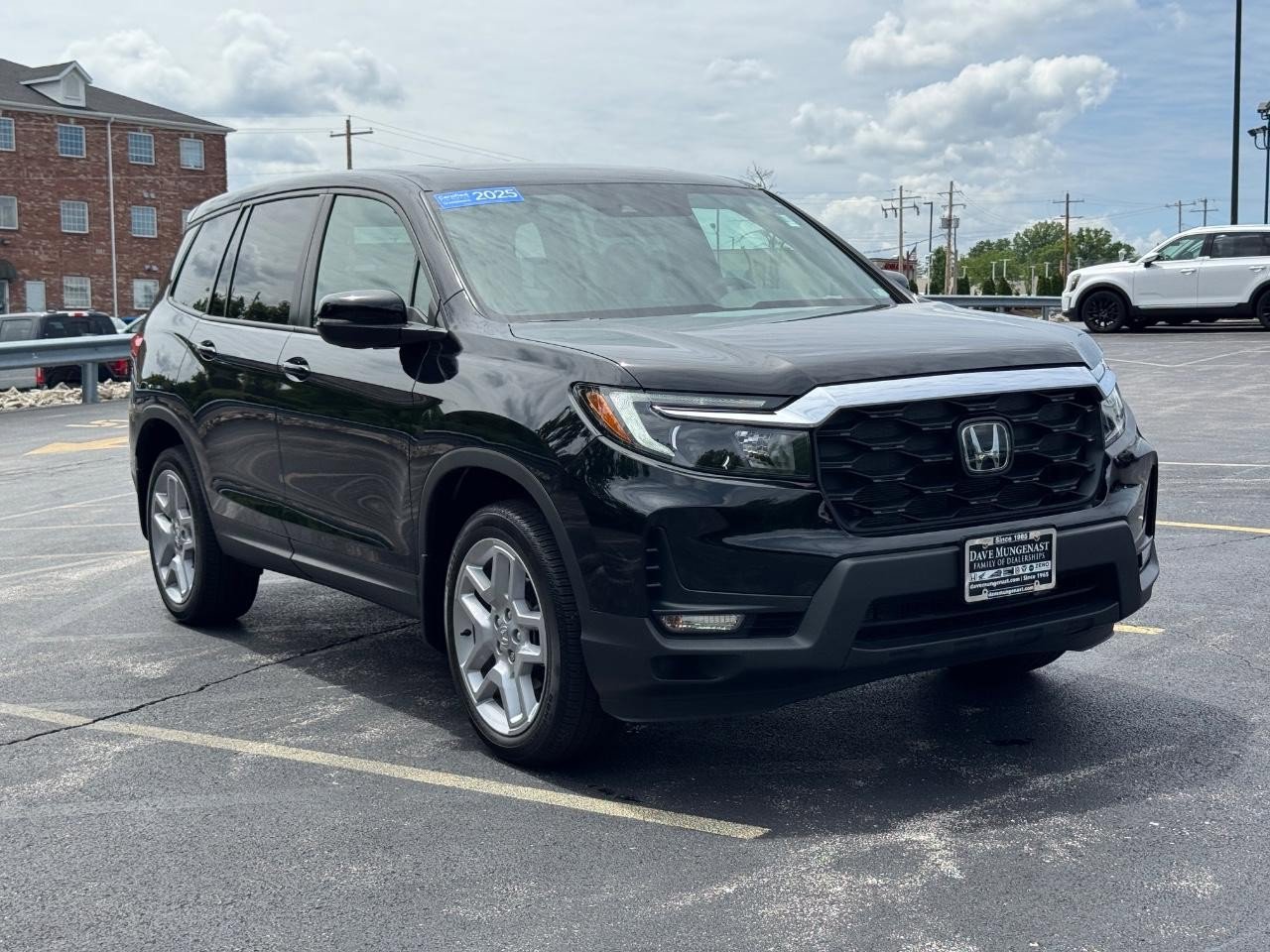 Certified 2025 Honda Passport EX-L image 2