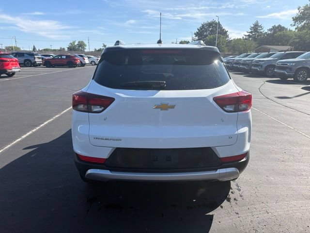 Used 2024 Chevrolet TrailBlazer LT w/ LPO, Blackout Package FWD image 7