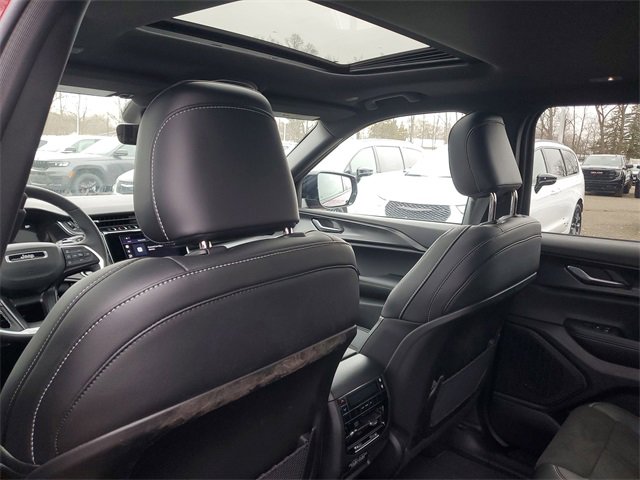 New 2025 Jeep Grand Cherokee L Altitude image 12