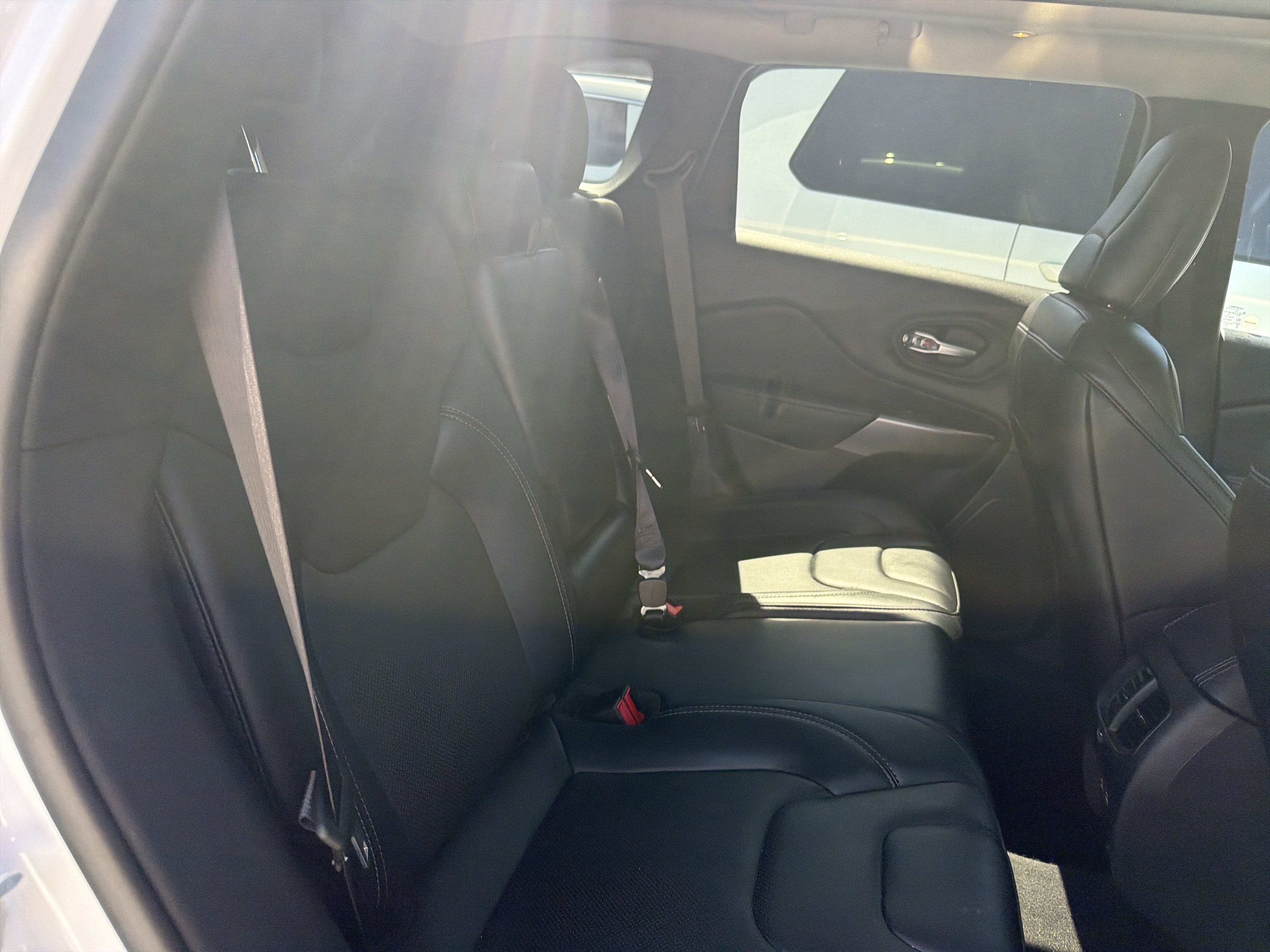Used 2022 Jeep Cherokee Limited AWD/4WD image 10