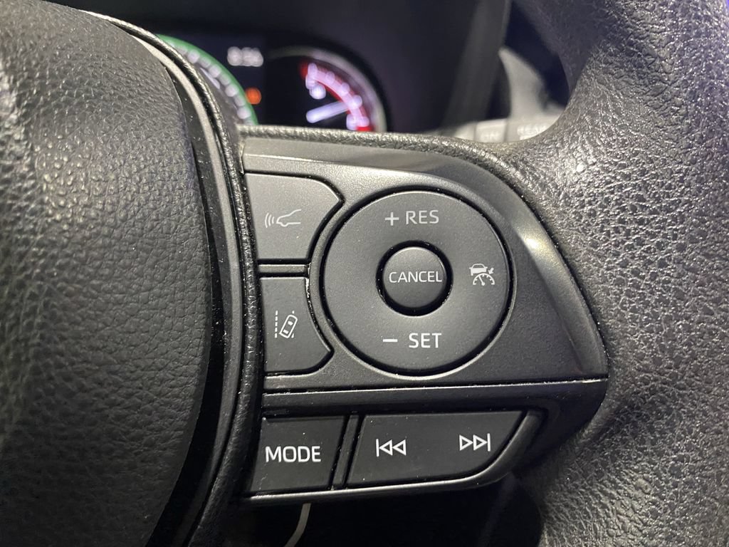 Used 2025 Toyota RAV4 XLE FWD image 11