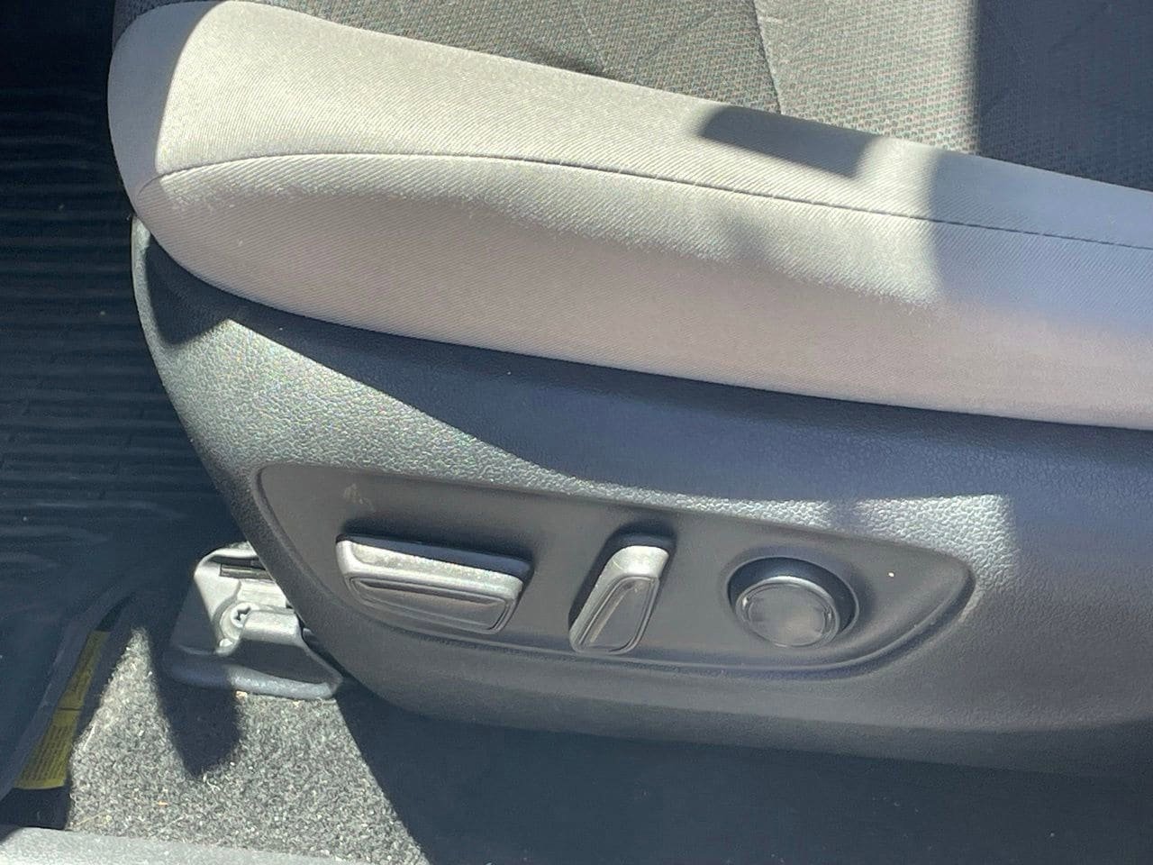 Used 2023 Toyota RAV4 XLE FWD image 5