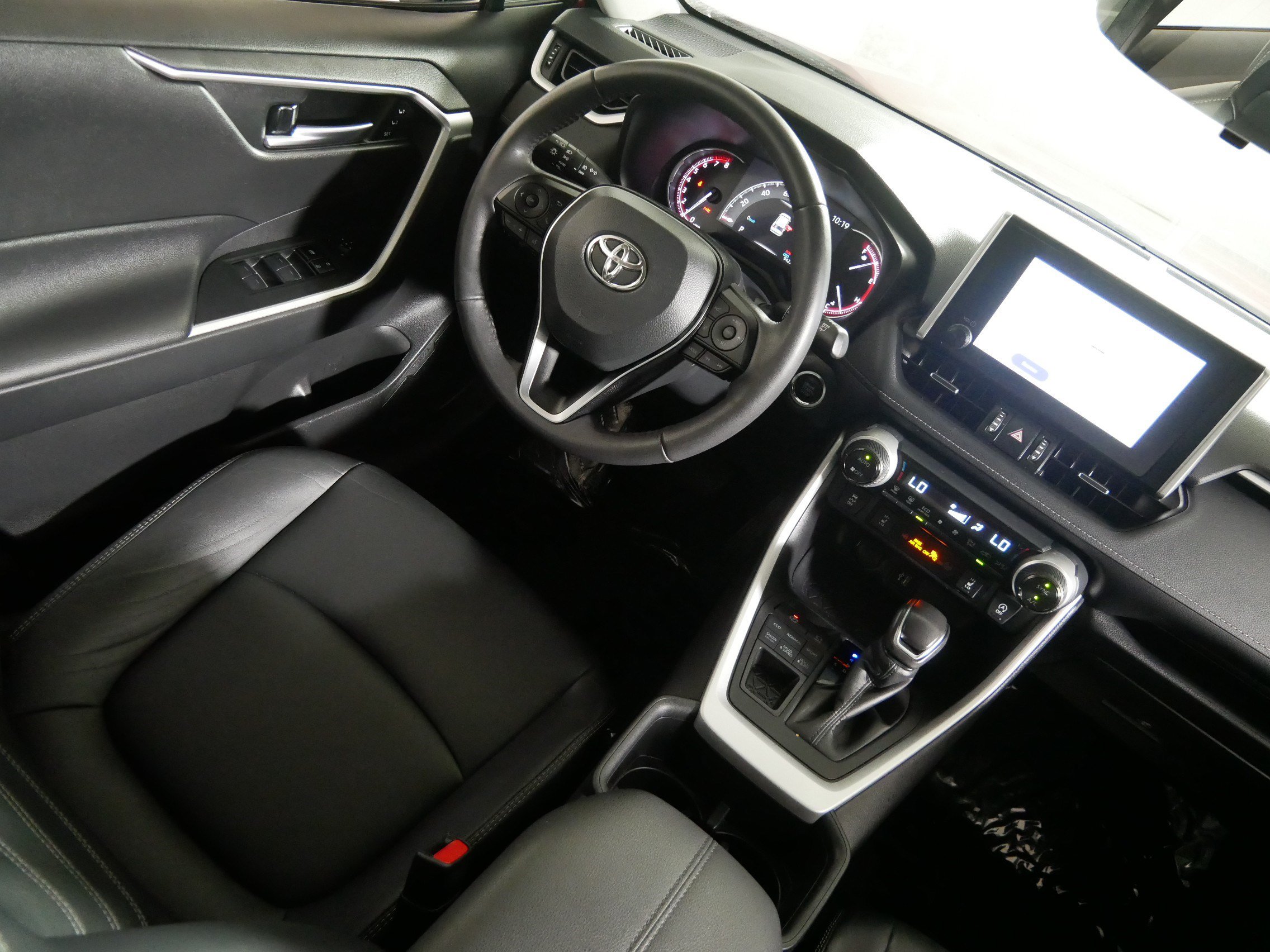 Used 2024 Toyota RAV4 XLE Premium w/ Weather Package AWD/4WD image 9
