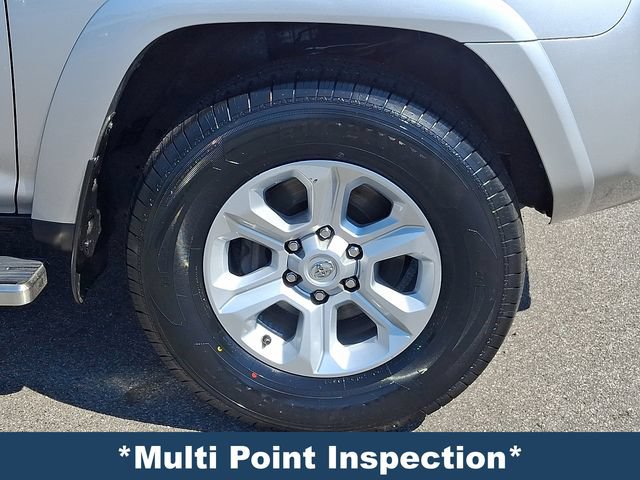 Used 2022 Toyota 4Runner SR5 AWD/4WD image 10