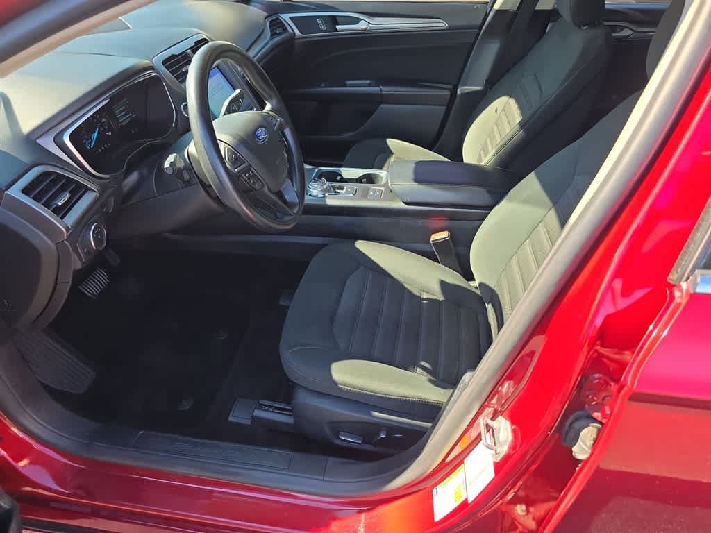 Used 2019 Ford Fusion SE FWD image 15