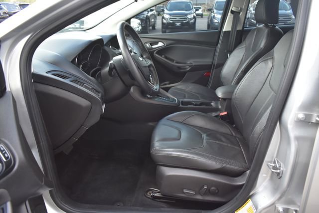Used 2016 Ford Focus SE w/ Equipment Group 201A image 16