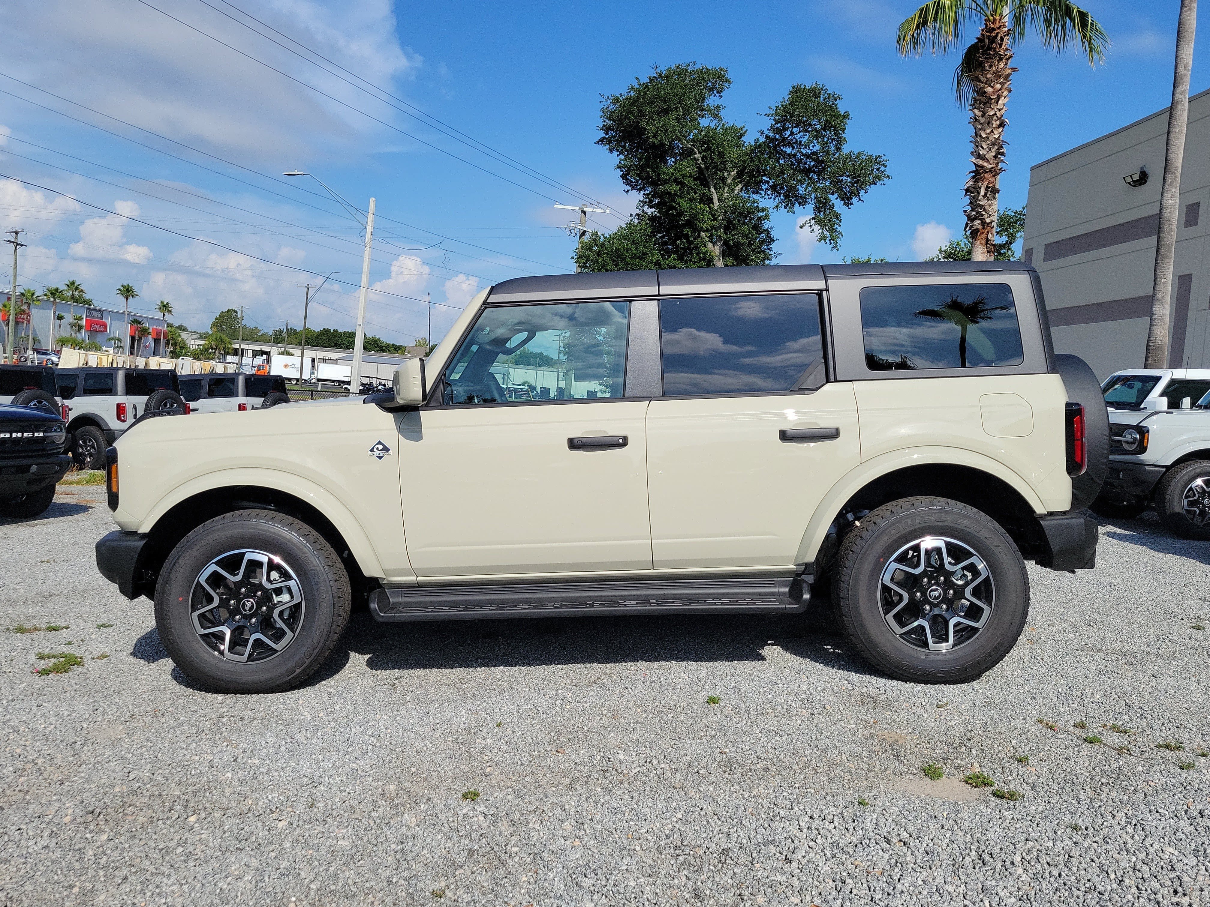 New 2026 Ford Bronco Outer Banks AWD/4WD image 7