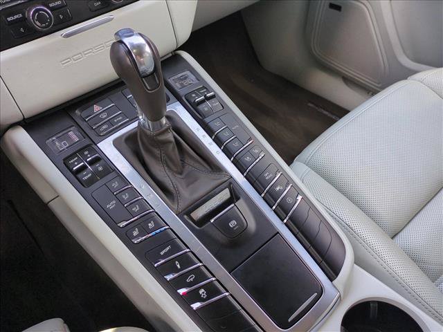Used 2016 Porsche Macan Turbo AWD/4WD image 12