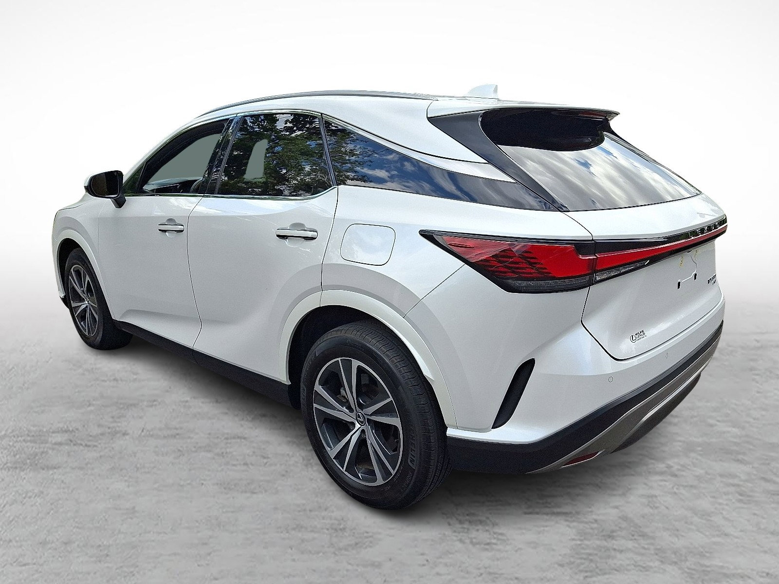 Used 2023 Lexus RX 350 Premium w/ Accessory Package AWD/4WD image 4