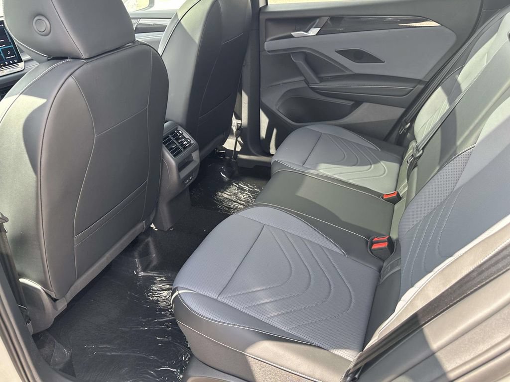 New 2026 Volkswagen Tiguan SE R-Line AWD/4WD image 9