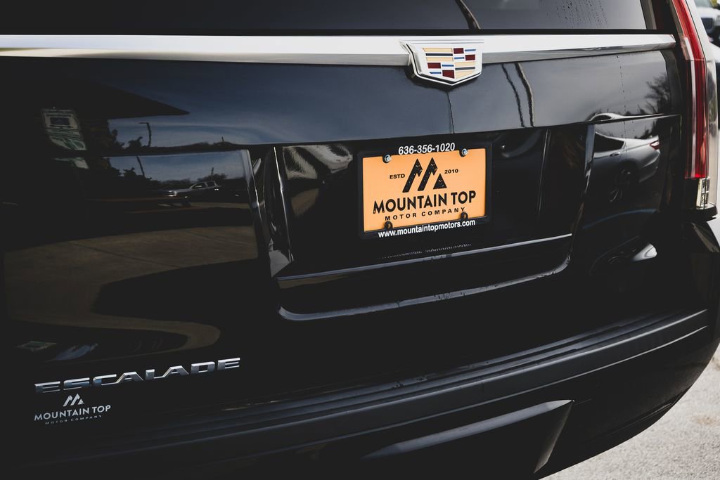 Used 2018 Cadillac Escalade ESV 4WD image 31