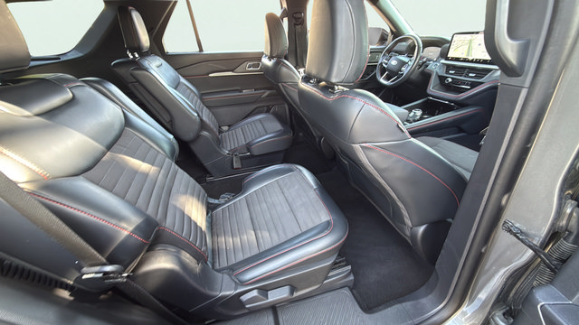 Used 2025 Ford Explorer ST-Line AWD/4WD image 30