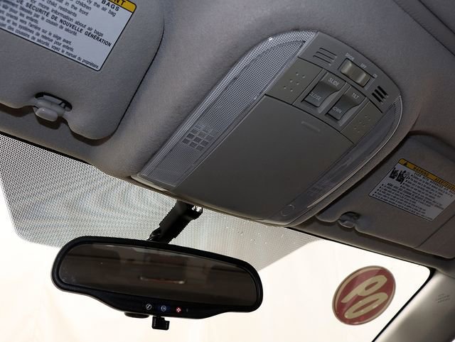 Used 2009 Pontiac Vibe AWD w/ Sun And Sound Package image 19