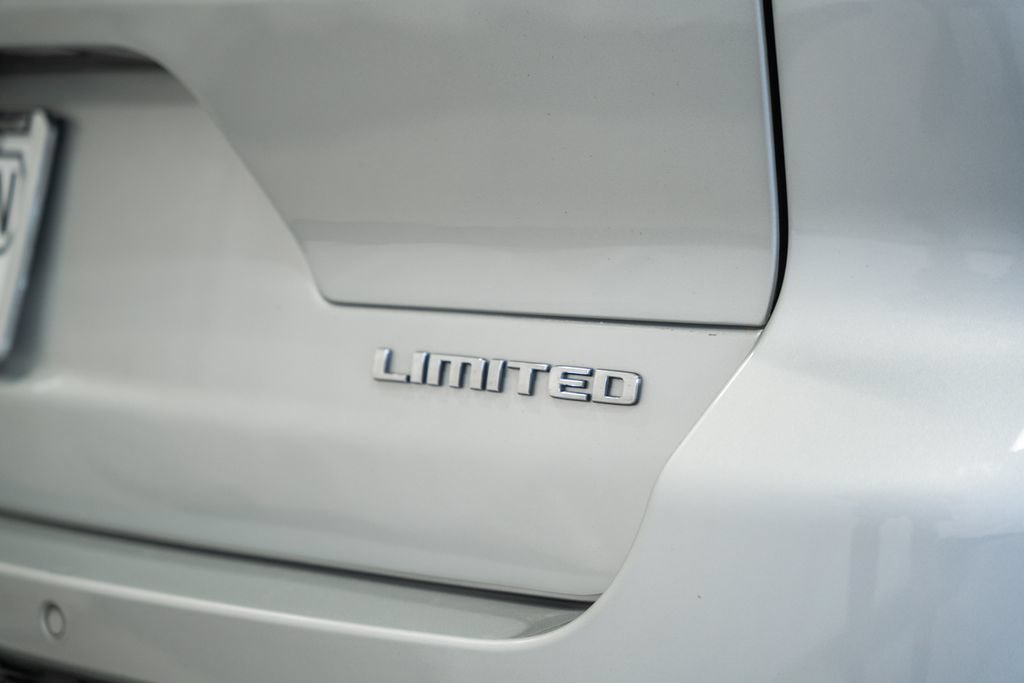 Used 2023 Jeep Grand Cherokee L Limited AWD/4WD image 8