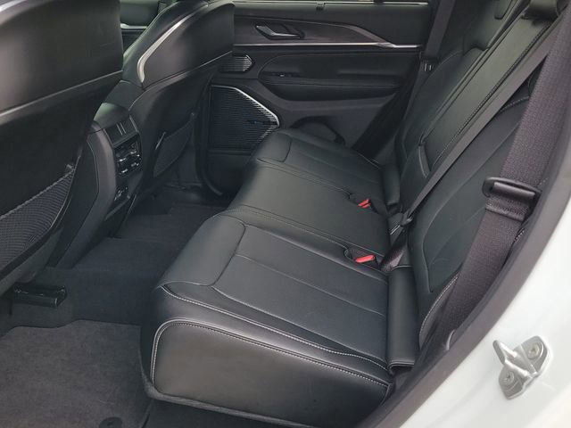 Used 2025 Jeep Grand Cherokee Overland w/ Advanced Protech Group III image 11