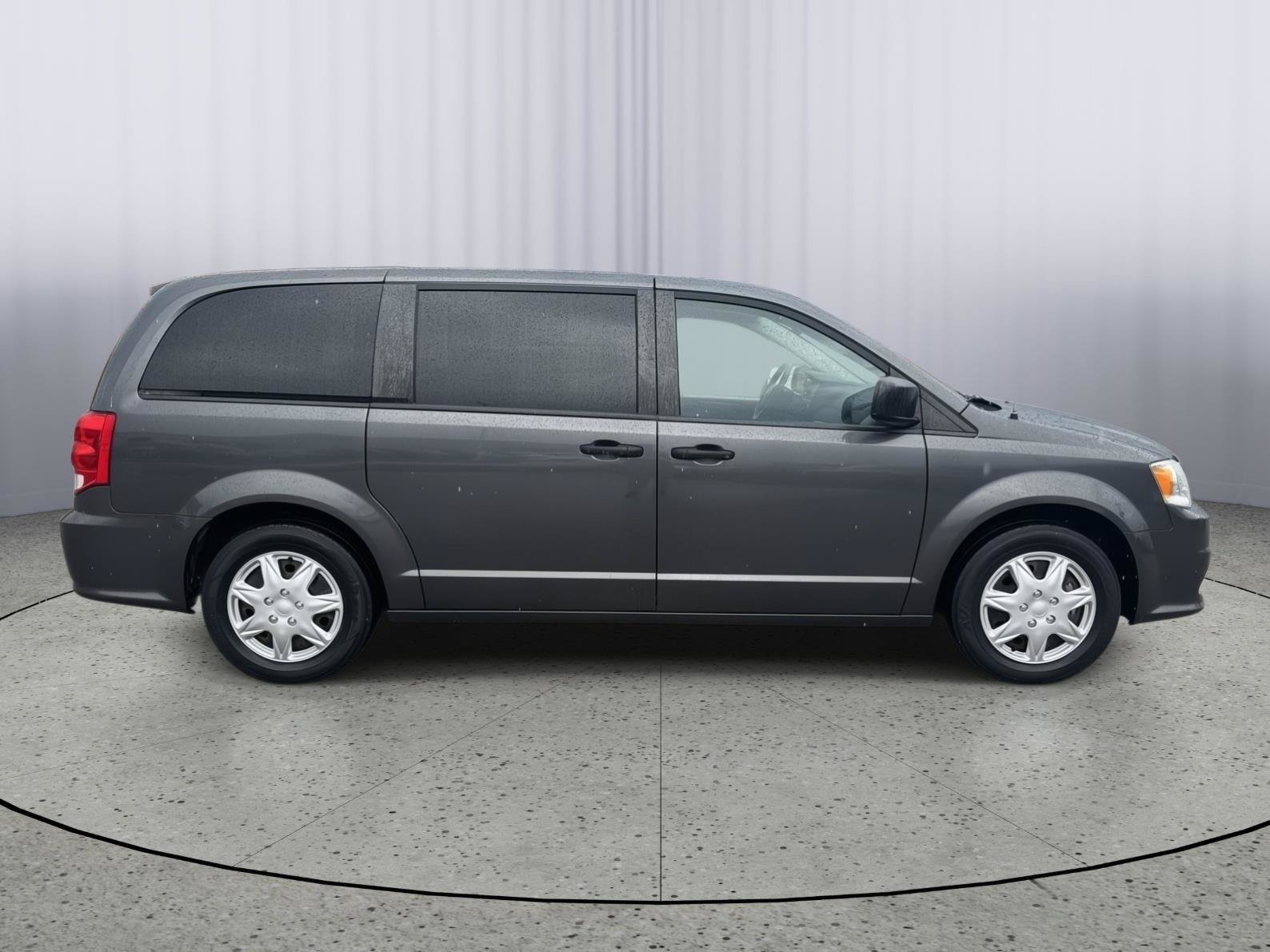 Used 2019 Dodge Grand Caravan SE w/ UConnect Hands-Free Group FWD image 6