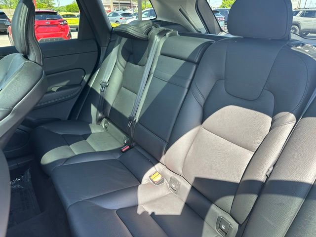 Used 2021 Volvo XC60 T5 Momentum AWD/4WD image 32