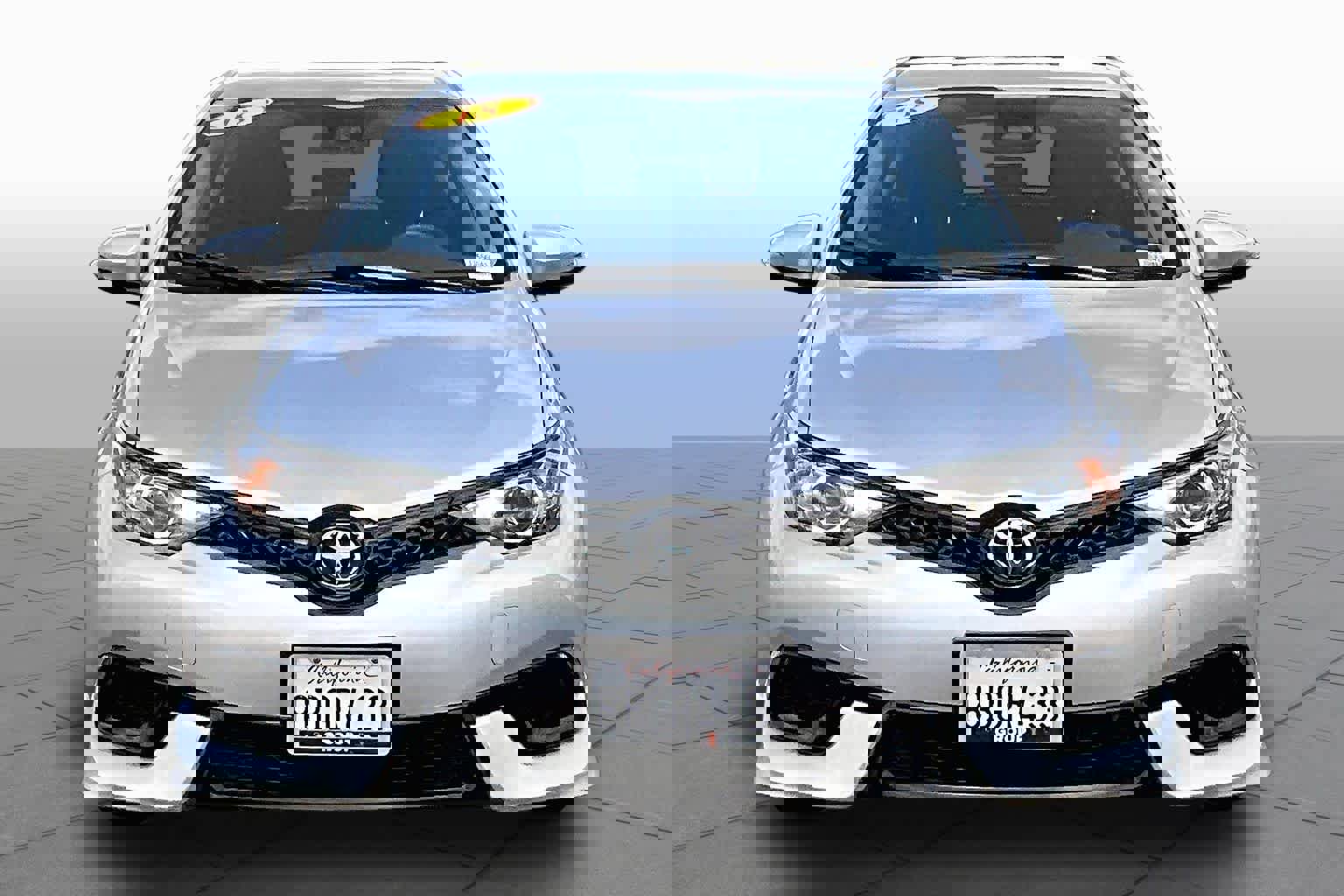 Certified 2018 Toyota Corolla iM FWD image 3