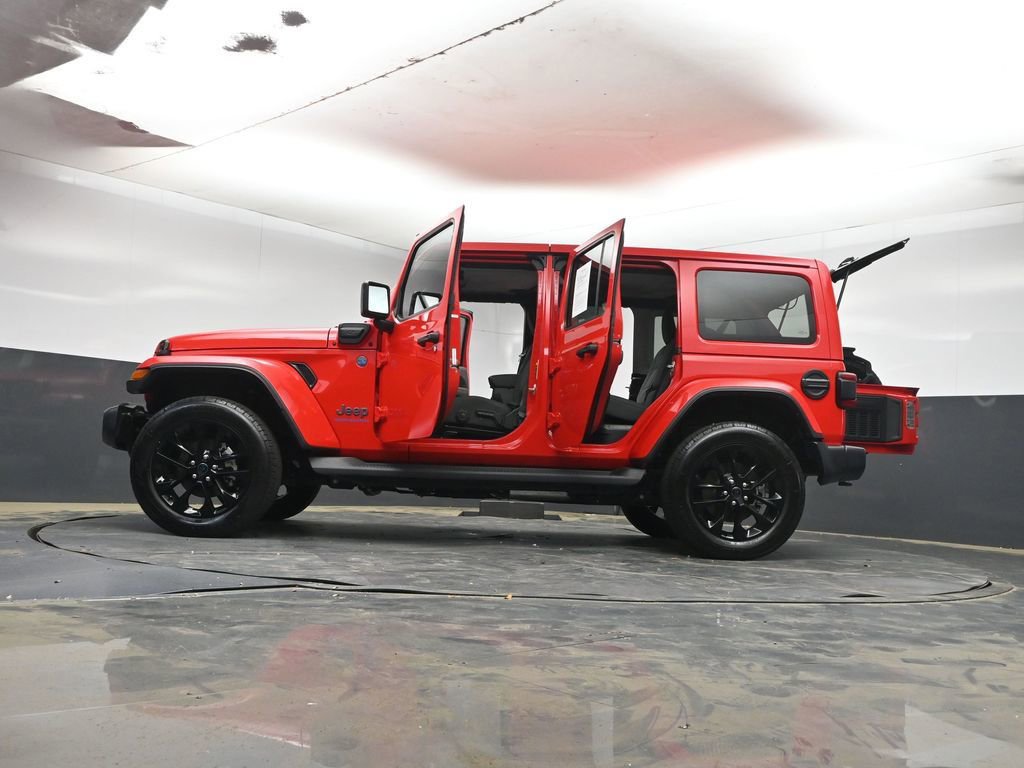 Used 2025 Jeep Wrangler Unlimited Sahara AWD/4WD image 44