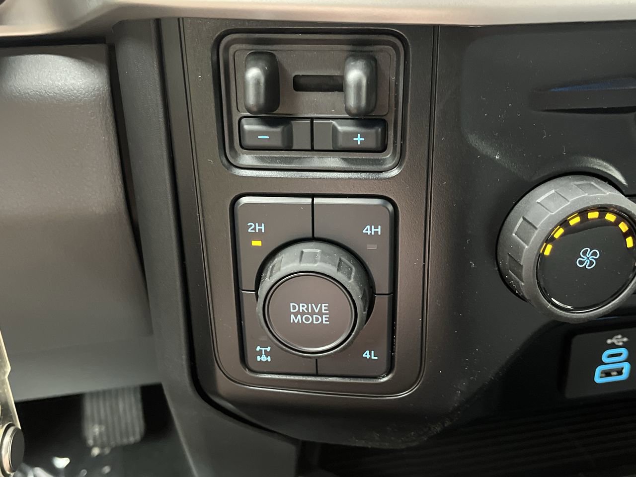 New 2025 Ford F250 XL w/ STX Appearance Package AWD/4WD image 14