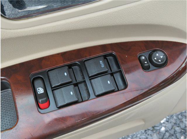Used 2009 Buick LaCrosse CXL w/ Driver Confidence Package FWD image 9