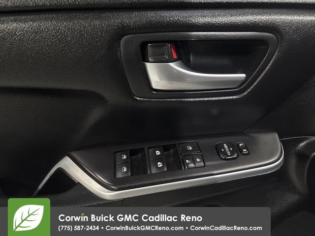 Used 2015 Toyota Camry SE w/ Moonroof Package FWD image 14