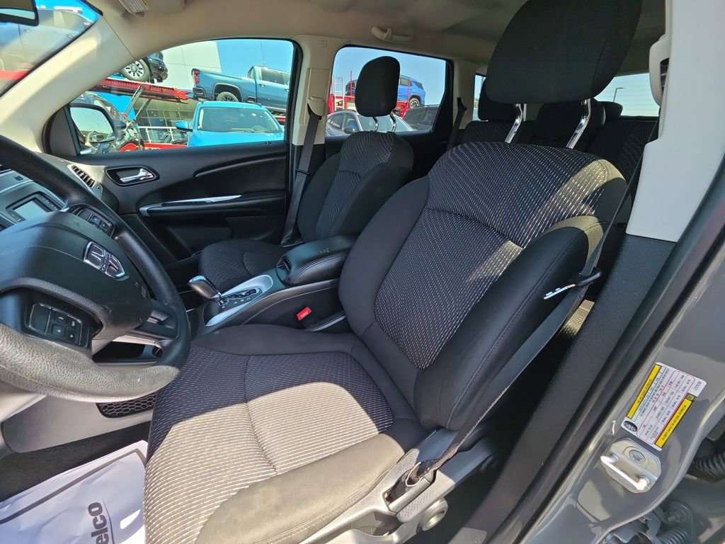 Used 2020 Dodge Journey SE w/ Blacktop Package FWD image 3