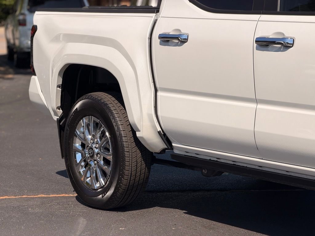 Used 2025 Toyota Tacoma Limited AWD/4WD image 9