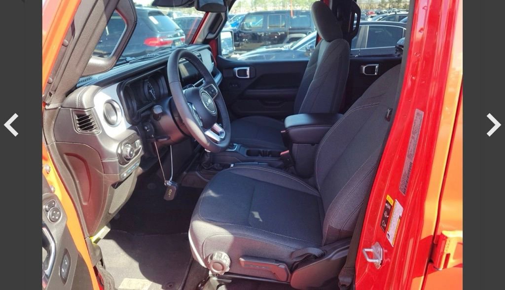 Used 2025 Jeep Wrangler Unlimited Sahara image 11