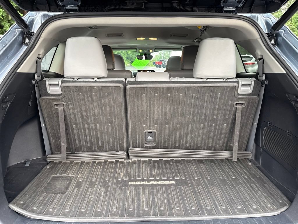Used 2022 Toyota Highlander XLE AWD/4WD image 13