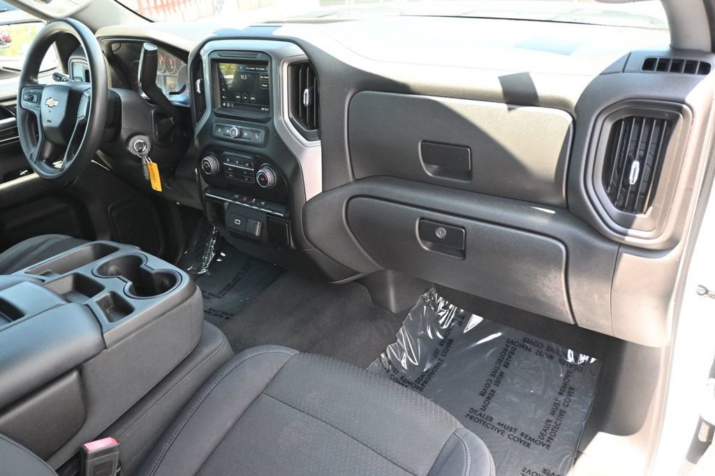 Used 2019 Chevrolet Silverado 1500 Custom w/ Custom Convenience Package RWD image 9