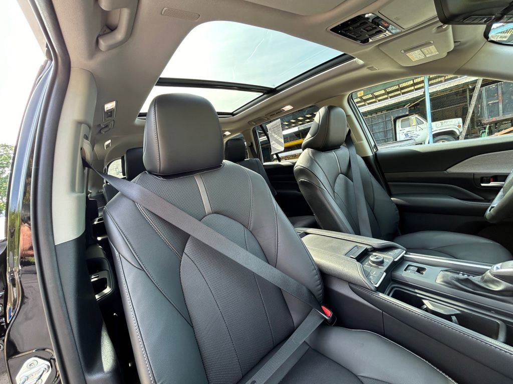 Used 2024 Toyota Grand Highlander Platinum image 27