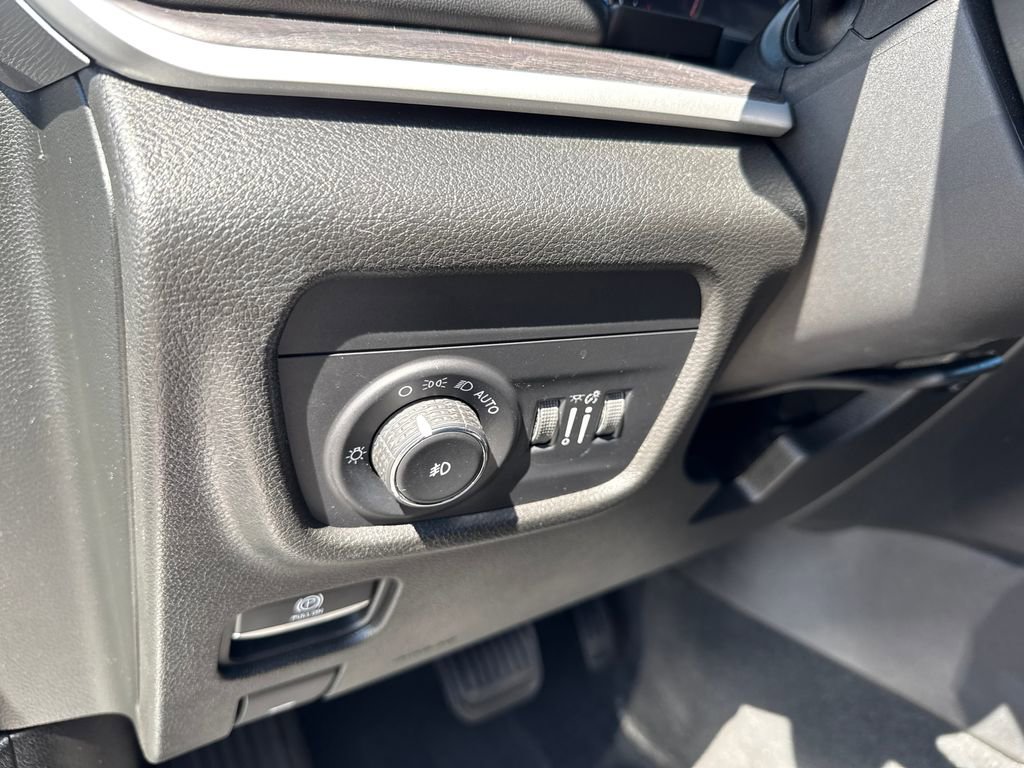 Used 2022 Jeep Grand Cherokee L Limited AWD/4WD image 11