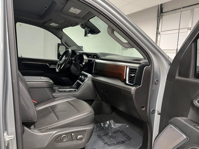 Used 2025 GMC Sierra 3500 Denali w/ Denali Reserve Package AWD/4WD image 57