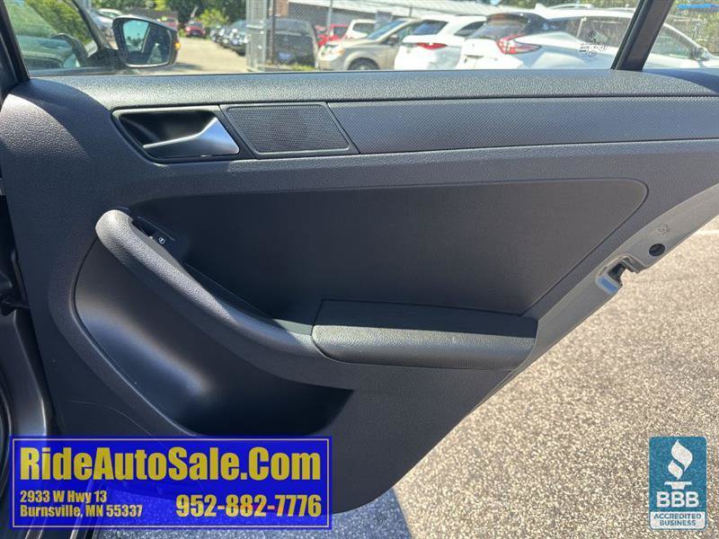 Used 2011 Volkswagen Jetta SE FWD image 15