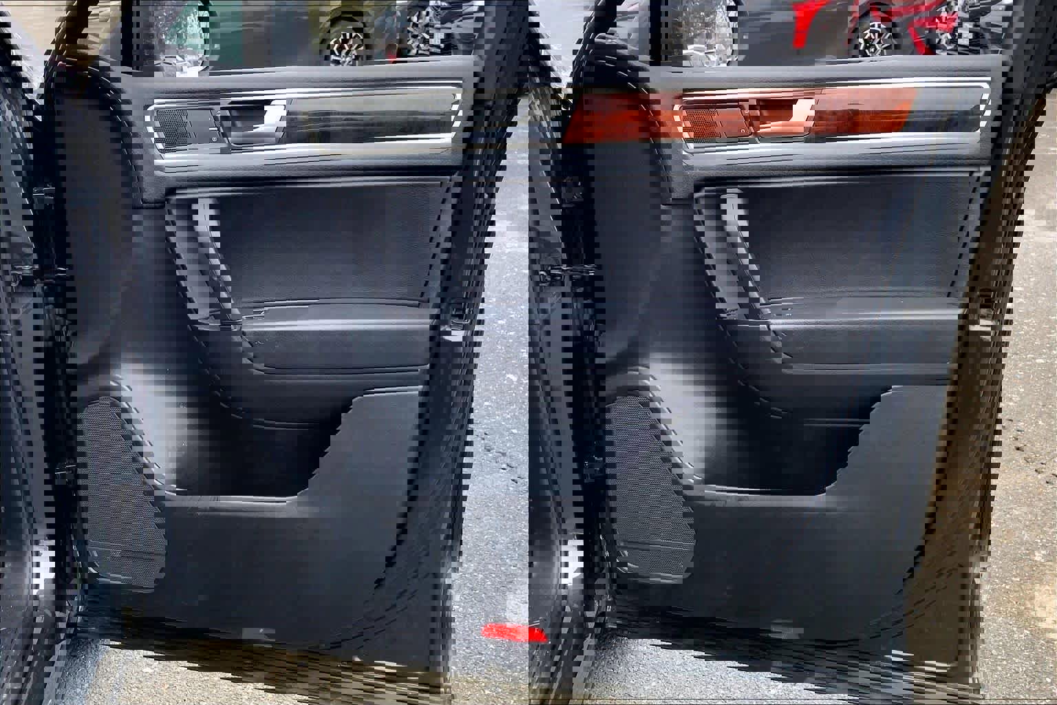 Used 2014 Volkswagen Touareg TDI image 23