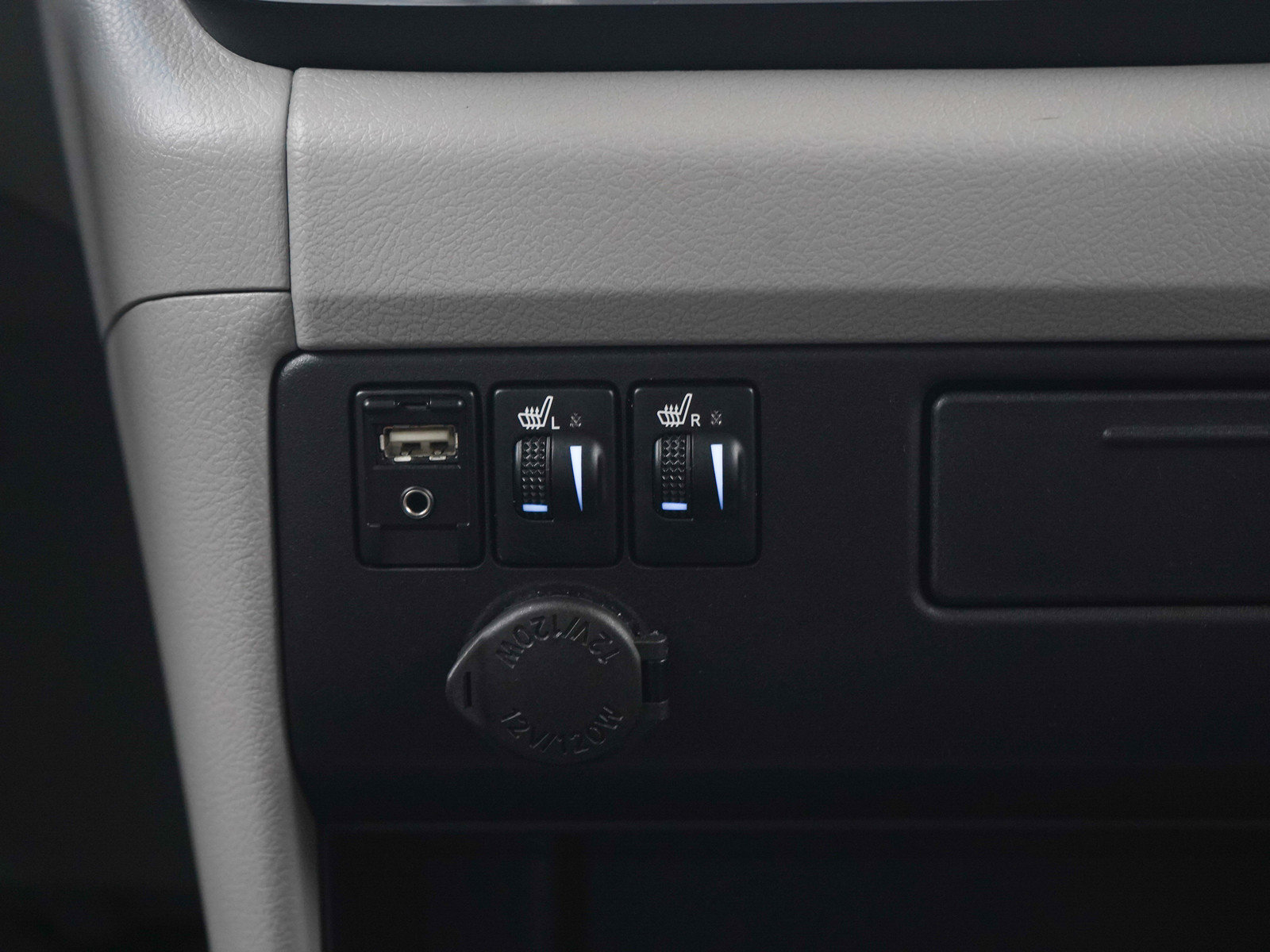 Used 2017 Toyota Sienna XLE image 17