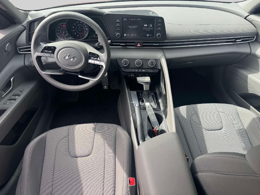 Used 2023 Hyundai Elantra SE w/ Cargo Package FWD image 12
