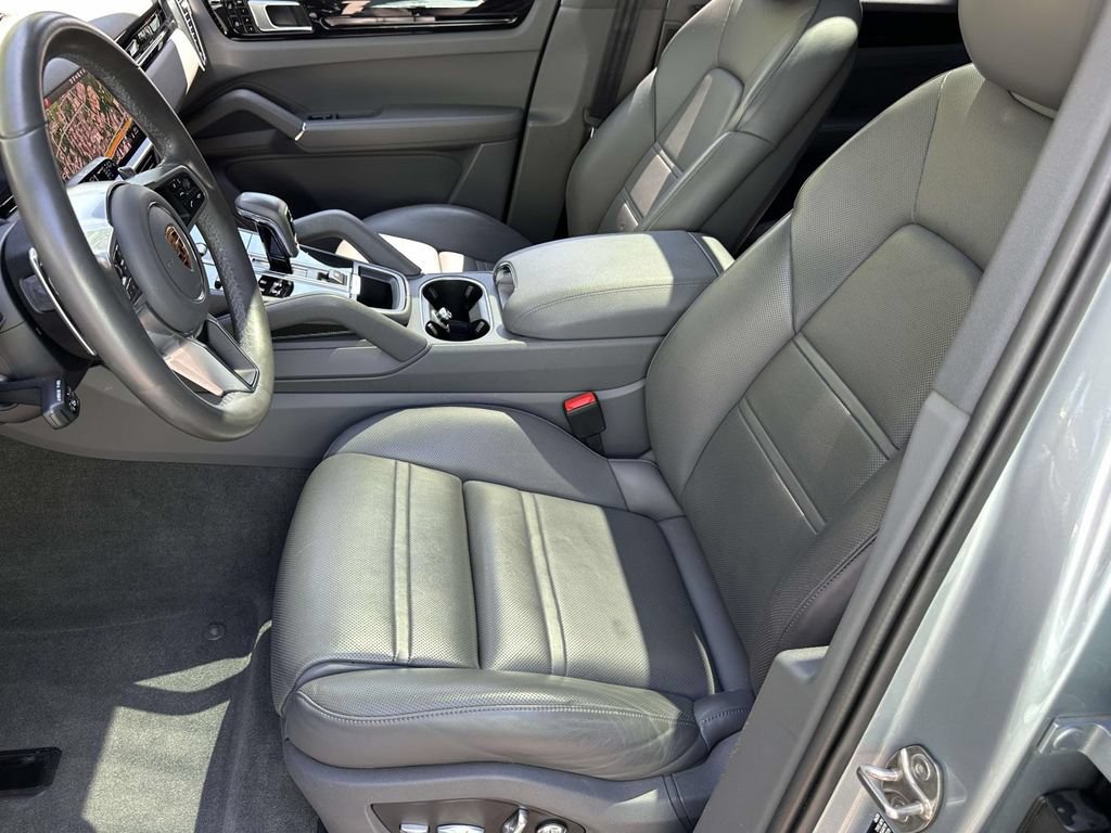 Used 2020 Porsche Cayenne AWD/4WD image 12