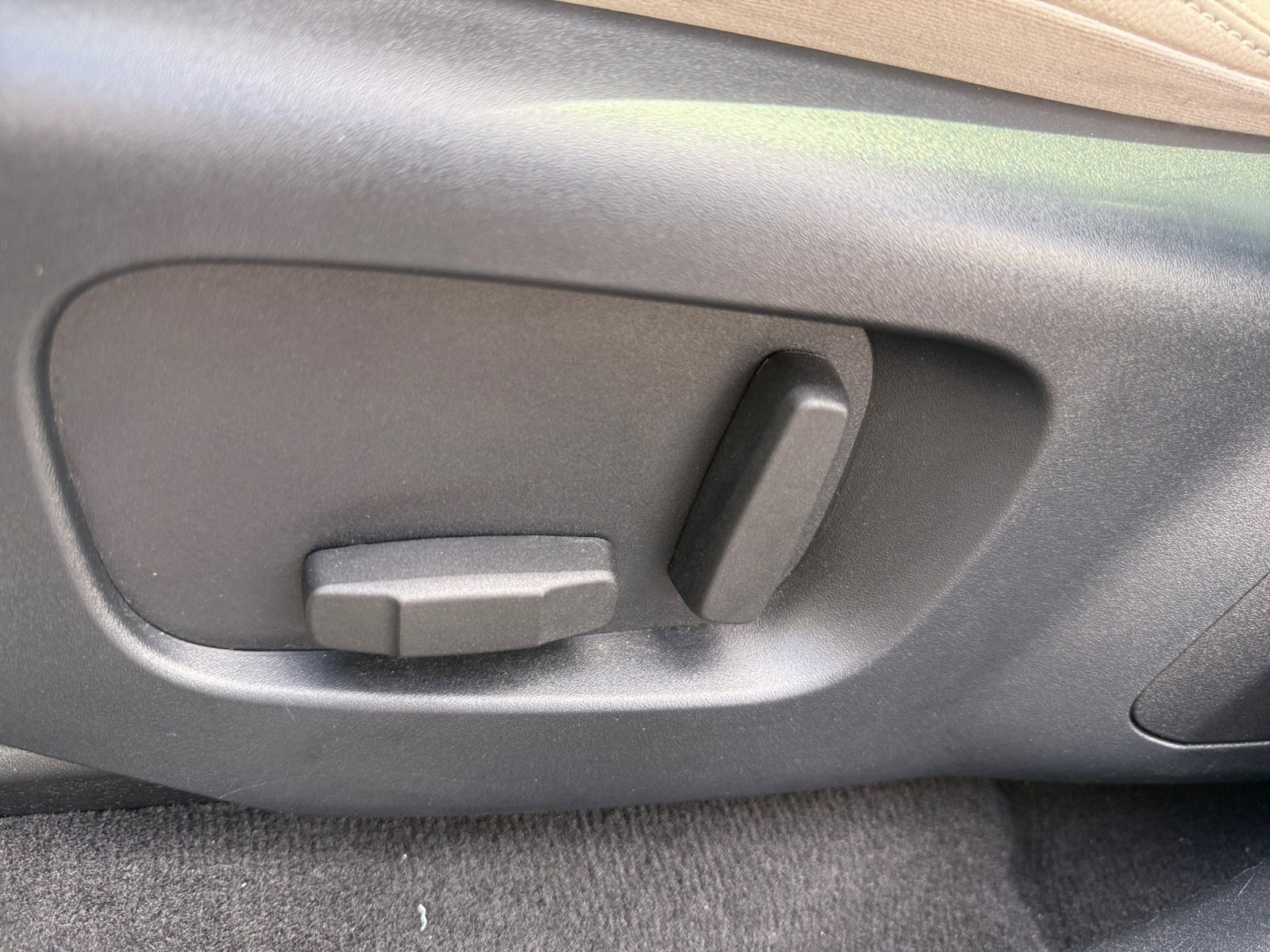 Used 2019 Land Rover Range Rover Velar R-Dynamic SE image 14