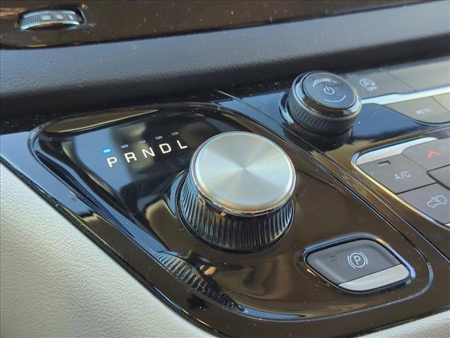 Used 2023 Chrysler Voyager LX image 9