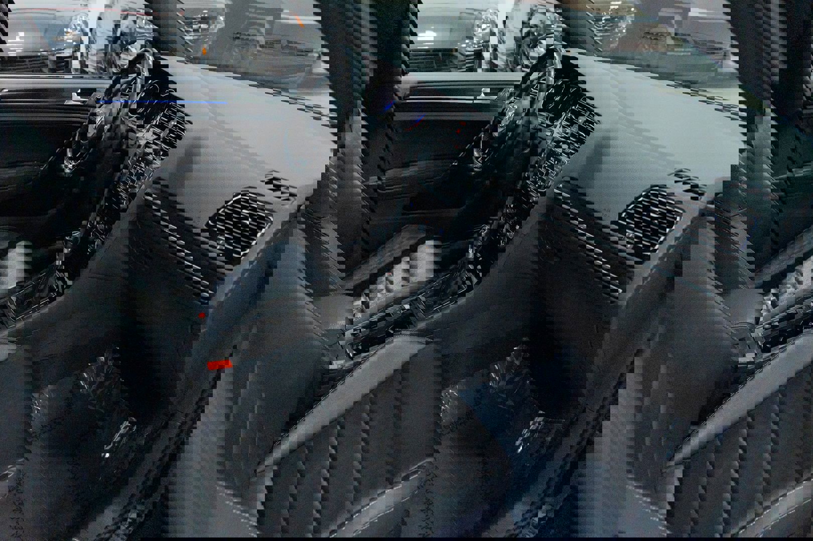 Used 2016 Volkswagen Golf 4-Door image 24