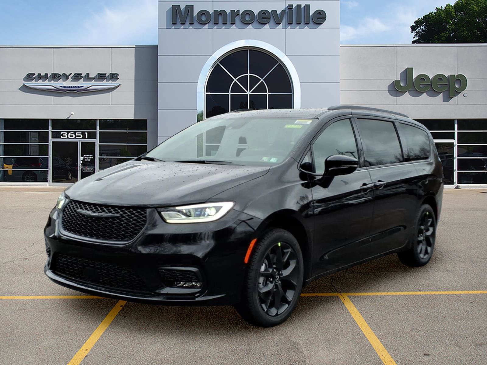 New 2026 Chrysler Pacifica Select image 1