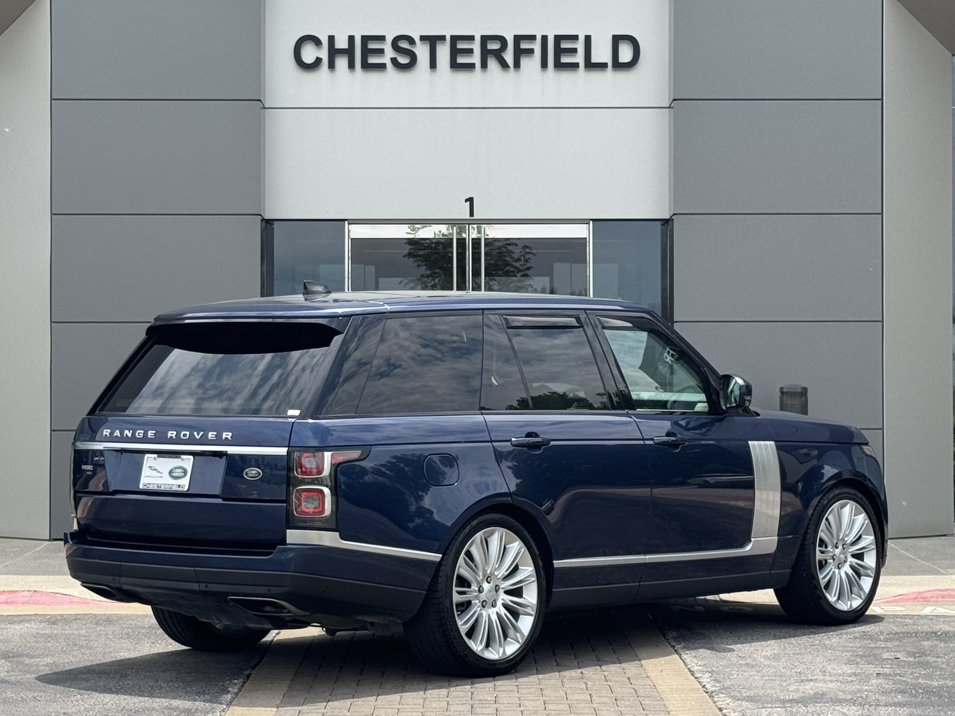 Used 2020 Land Rover Range Rover HSE AWD/4WD image 2