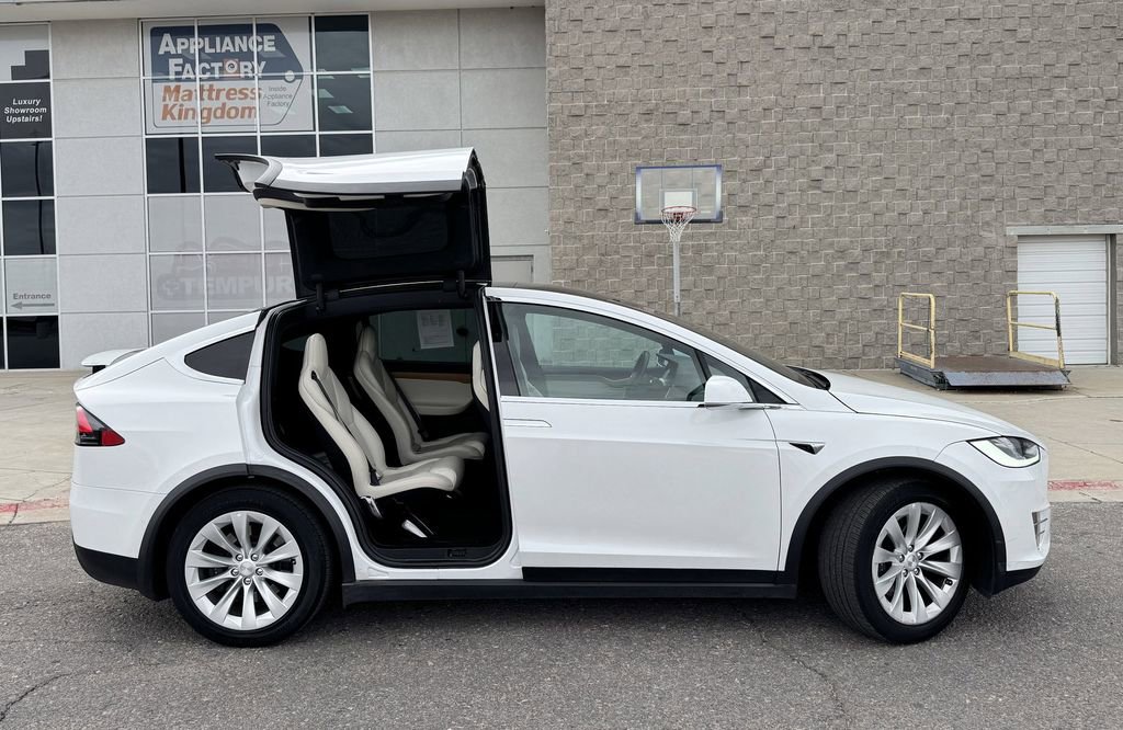 Used 2019 Tesla Model X P100D image 6