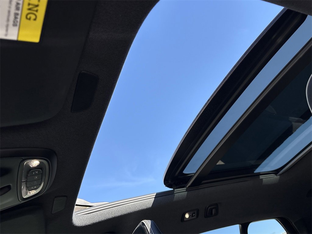 Used 2021 Volvo XC40 T5 R-Design w/ Advanced Package image 23