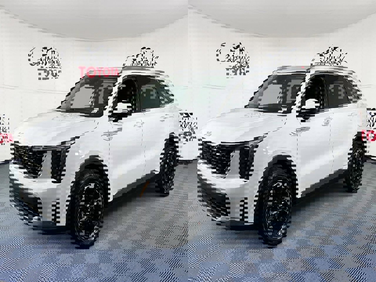 Used 2024 Kia Sorento S image 2