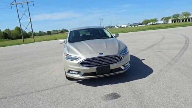 Used 2017 Ford Fusion SE w/ Fusion SE Technology Package FWD image 2
